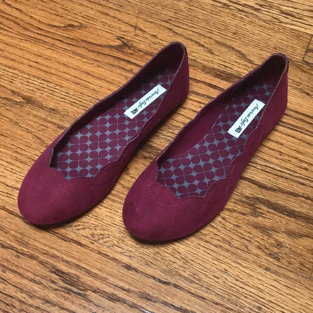 NWOT Maroon Scalloped Flats w/ Embroidered Detail